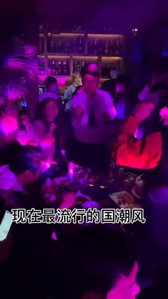 成都最新爆料新闻酒吧事件,揭秘最新爆料背后的真相与争议